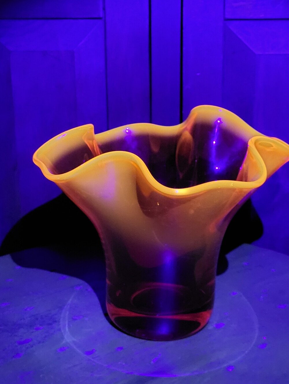 Amberina Glass Ruffle Vase - Picture 12 of 15